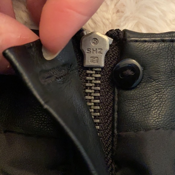 Beautiful pre-loved mini skirt from Pepe Jeans. Looks like leather. Size M - Picture 5 of 5